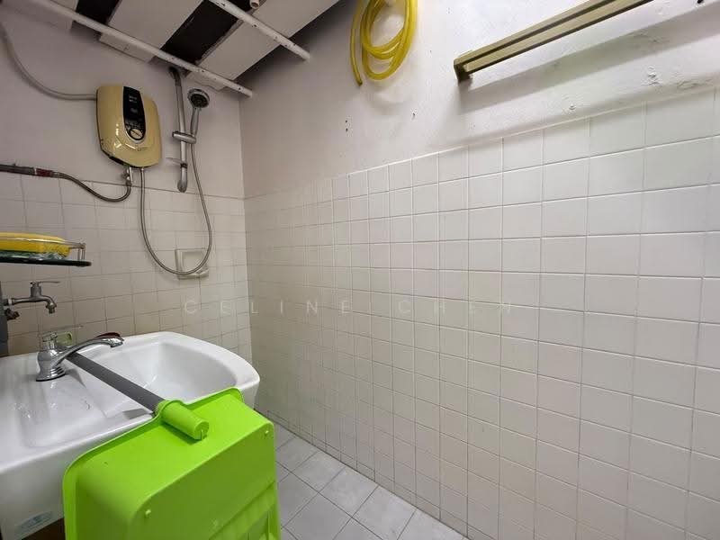 Flat for Sale at Taman Kenanga Seksyen 3 - Celine Chen - Bathroom - PropertyGuru.com.my