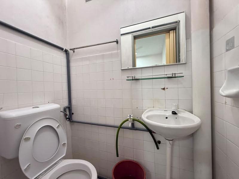 Flat for Sale at Taman Kenanga Seksyen 3 - Celine Chen - Bathroom - PropertyGuru.com.my