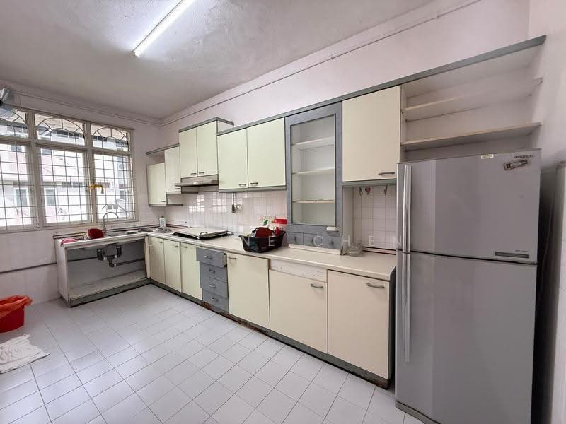 Flat for Sale at Taman Kenanga Seksyen 3 - Celine Chen - Kitchen - PropertyGuru.com.my