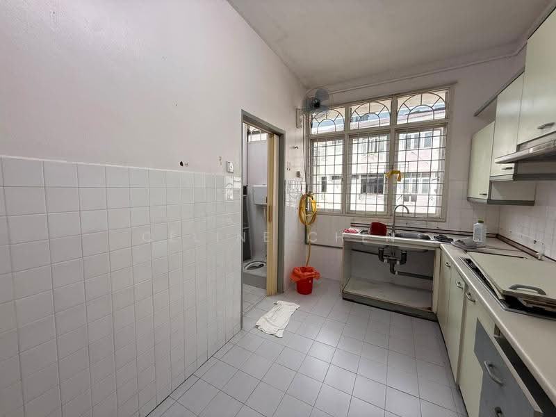 Flat for Sale at Taman Kenanga Seksyen 3 - Celine Chen - Kitchen - PropertyGuru.com.my