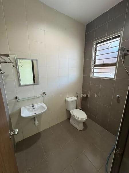 1-storey Terraced House for Sale in Taman Kluang Indah (Kluang) - Shanel Tee - Bathroom - PropertyGuru.com.my