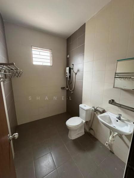 1-storey Terraced House for Sale in Taman Kluang Indah (Kluang) - Shanel Tee - Bathroom - PropertyGuru.com.my