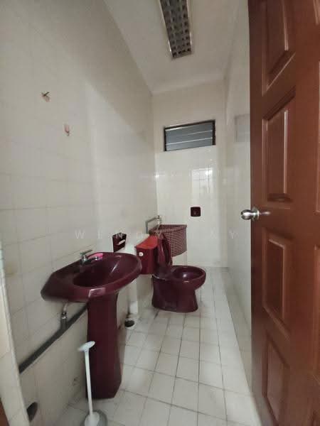 Rumah Teres 2-Tingkat untuk Disewa di Taman Sentosa (Johor Bahru) - Wendy Tay - Bathroom - PropertyGuru.com.my