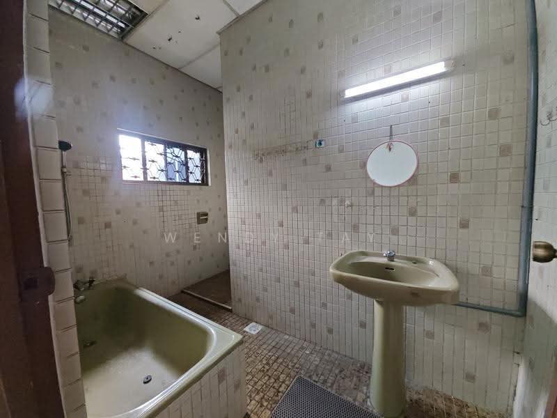 Rumah Teres 2-Tingkat untuk Disewa di Taman Sentosa (Johor Bahru) - Wendy Tay - Bathroom - PropertyGuru.com.my