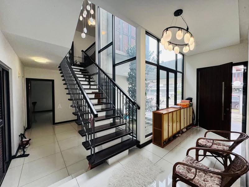 Rumah Berkembar untuk Dijual di Elmina (Shah Alam) - Amril Najmin - Entrance - PropertyGuru.com.my