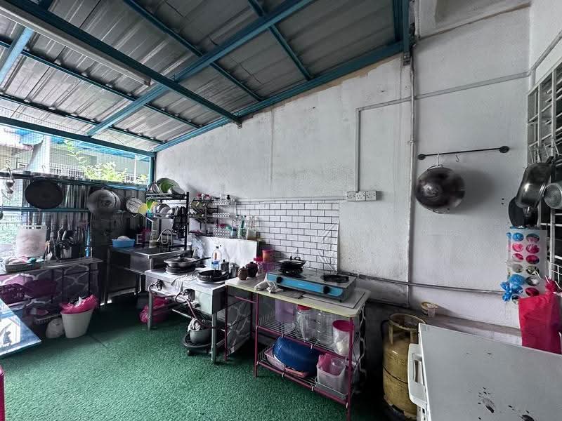Terraced House for Sale in Bandar Putra Permai (Seri Kembangan) - Eugene Wong - Kitchen - PropertyGuru.com.my