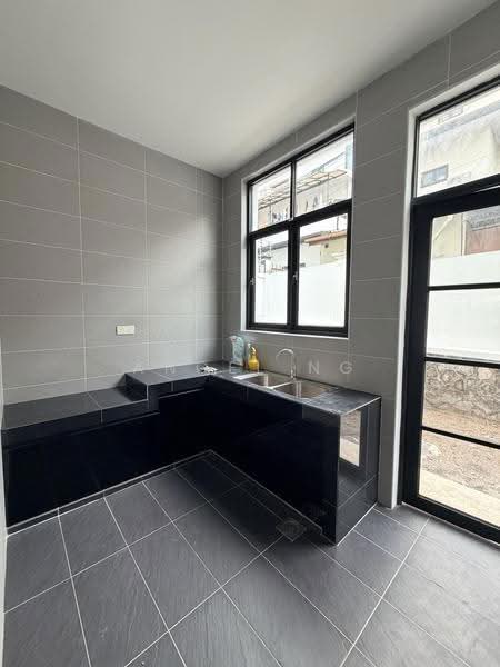 Bungalow House untuk Dijual di Taman Bukit Serdang (Seri Kembangan) - Angel Ng - Kitchen - PropertyGuru.com.my