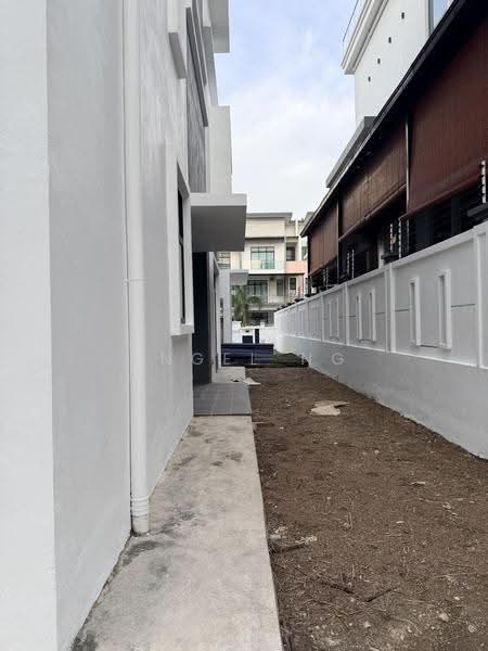 Bungalow House untuk Dijual di Taman Bukit Serdang (Seri Kembangan) - Angel Ng - Exterior - PropertyGuru.com.my