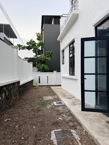 Bungalow House untuk Dijual di Taman Bukit Serdang (Seri Kembangan) - Angel Ng - Exterior - PropertyGuru.com.my