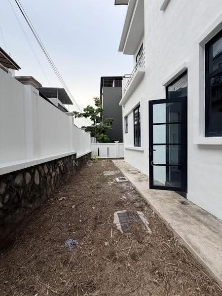Bungalow House untuk Dijual di Taman Bukit Serdang (Seri Kembangan) - Angel Ng - Exterior - PropertyGuru.com.my