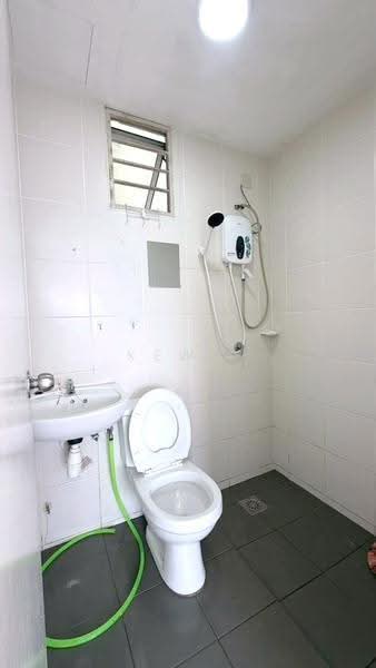 Kondominium untuk Disewa di Sky Awani Residensi 1 - Kew . - Bathroom - PropertyGuru.com.my