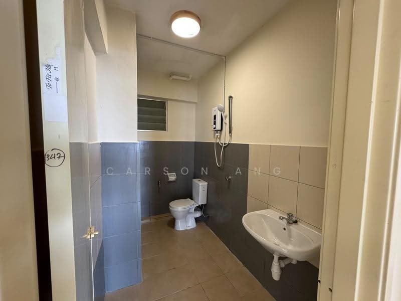 Pangsapuri untuk Disewa di Jiran Residensi - Carson Ang - Bathroom - PropertyGuru.com.my