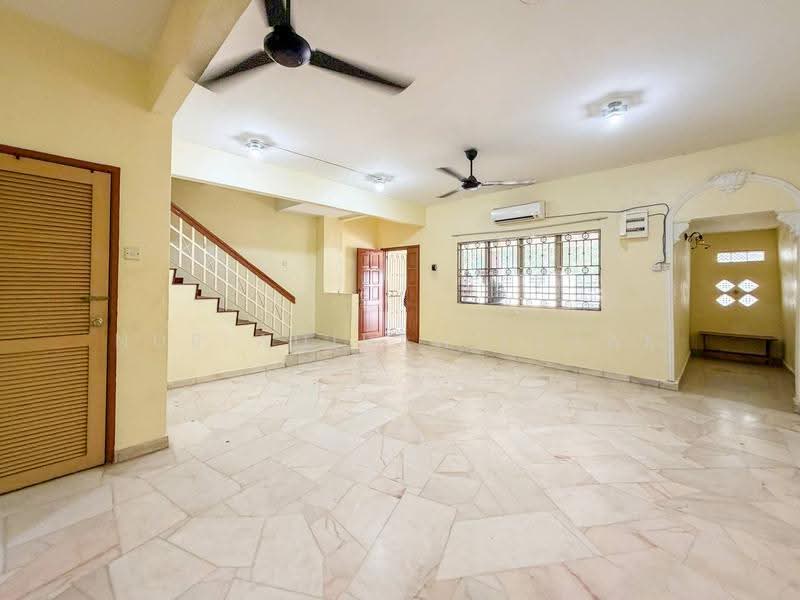 2-storey Terraced House for Sale in Subang Jaya (Selangor) - Nur Adibah Ishak - Living Room - PropertyGuru.com.my