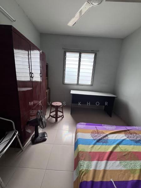Rumah Flat untuk Dijual di Rumah Pangsa Ampang Jajar - Mavis Khor - Bedroom - PropertyGuru.com.my
