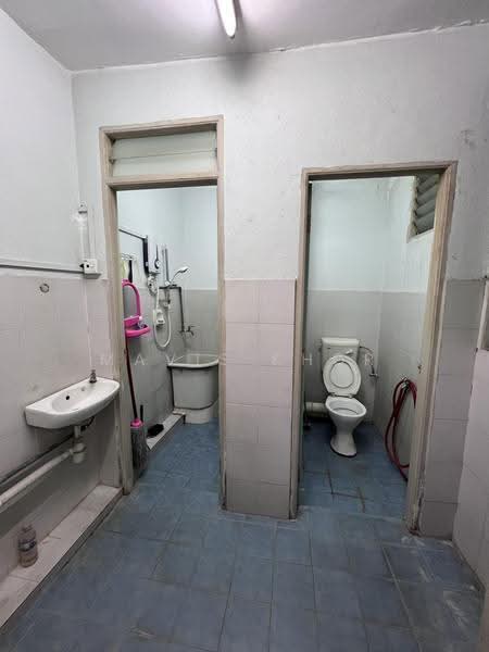 Rumah Flat untuk Dijual di Rumah Pangsa Ampang Jajar - Mavis Khor - Bathroom - PropertyGuru.com.my