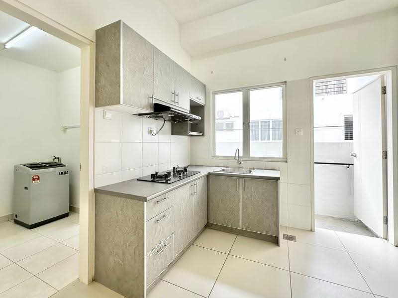 3-storey Terraced House for Sale in Taman Desa Serdang (Seri Kembangan) - Basri Munir - Kitchen - PropertyGuru.com.my