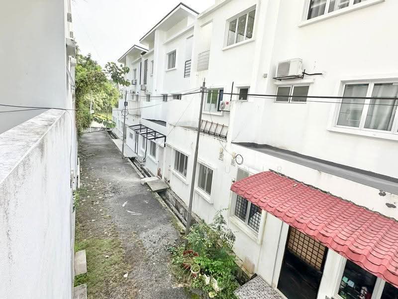 3-storey Terraced House for Sale in Taman Desa Serdang (Seri Kembangan) - Basri Munir - Exterior - PropertyGuru.com.my