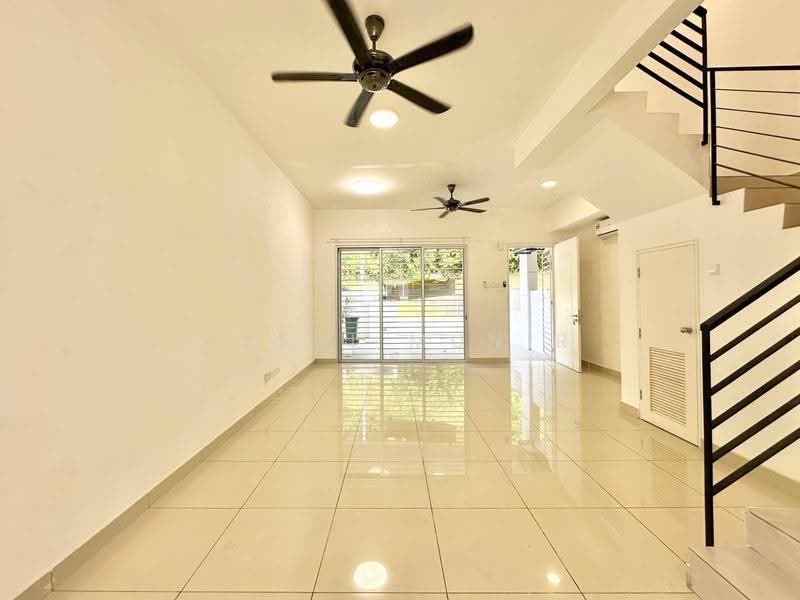 3-storey Terraced House for Sale in Taman Desa Serdang (Seri Kembangan) - Basri Munir - Living Room - PropertyGuru.com.my
