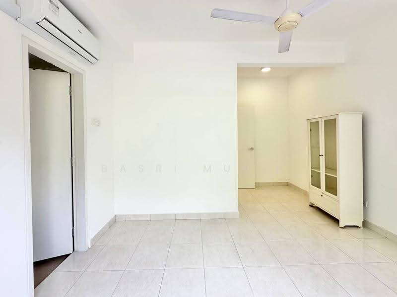 3-storey Terraced House for Sale in Taman Desa Serdang (Seri Kembangan) - Basri Munir - PropertyGuru.com.my