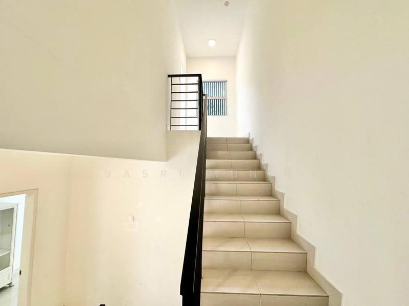3-storey Terraced House for Sale in Taman Desa Serdang (Seri Kembangan) - Basri Munir - PropertyGuru.com.my