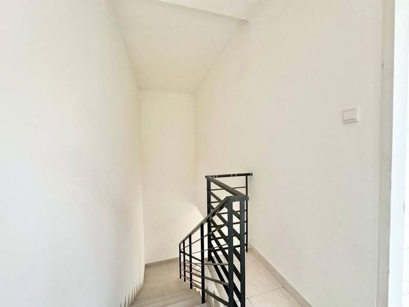 3-storey Terraced House for Sale in Taman Desa Serdang (Seri Kembangan) - Basri Munir - PropertyGuru.com.my