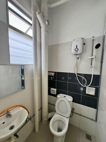 Pangsapuri untuk Dijual di Idaman Iris - Daphne Khor - Bathroom - PropertyGuru.com.my