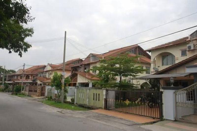 Rumah Teres 2-Tingkat untuk Dijual di Taman Aman Putra (Puchong) - Bee Kim - Exterior - PropertyGuru.com.my