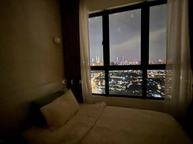 Kediaman Servis untuk Dijual di Kenwingston Platz - Kent Lau - Bedroom - PropertyGuru.com.my