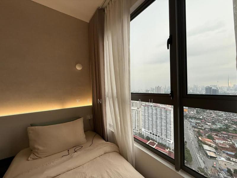 Kediaman Servis untuk Dijual di Kenwingston Platz - Kent Lau - Bedroom - PropertyGuru.com.my