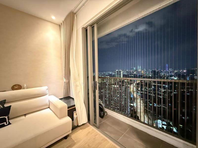 Kediaman Servis untuk Dijual di Kenwingston Platz - Kent Lau - Living Room - PropertyGuru.com.my