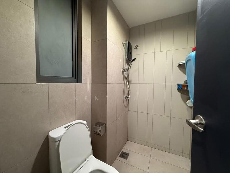 Kediaman Servis untuk Dijual di Kenwingston Platz - Kent Lau - Bathroom - PropertyGuru.com.my