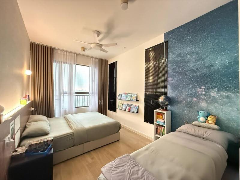 Kediaman Servis untuk Dijual di Kenwingston Platz - Kent Lau - Bedroom - PropertyGuru.com.my