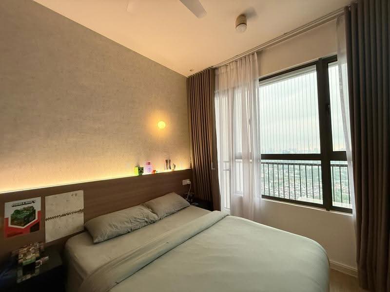 Kediaman Servis untuk Dijual di Kenwingston Platz - Kent Lau - Bedroom - PropertyGuru.com.my