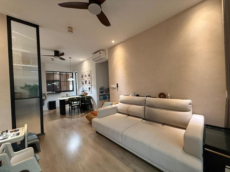 Kediaman Servis untuk Dijual di Kenwingston Platz - Kent Lau - Living Room - PropertyGuru.com.my