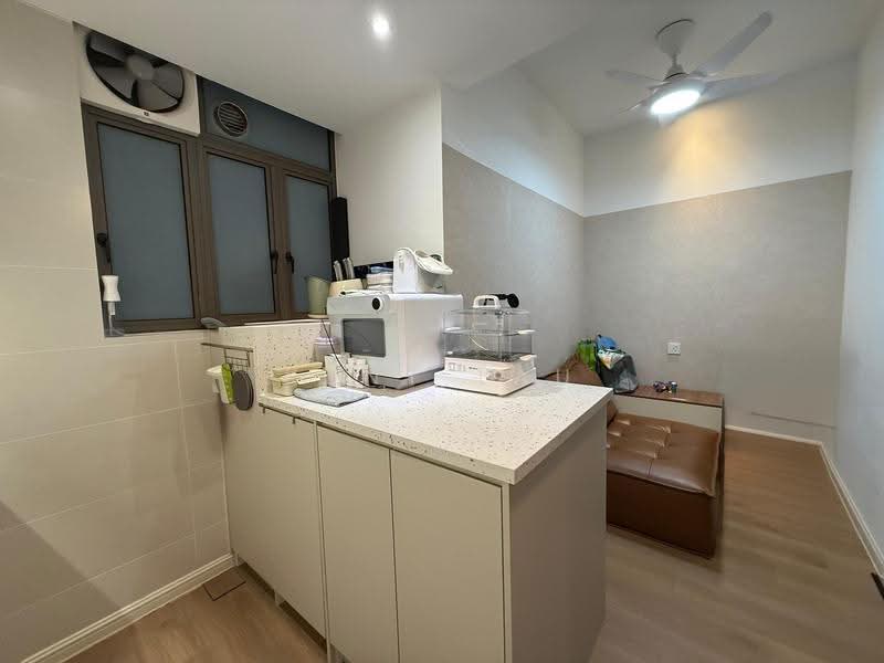 Kediaman Servis untuk Dijual di Kenwingston Platz - Kent Lau - Kitchen - PropertyGuru.com.my