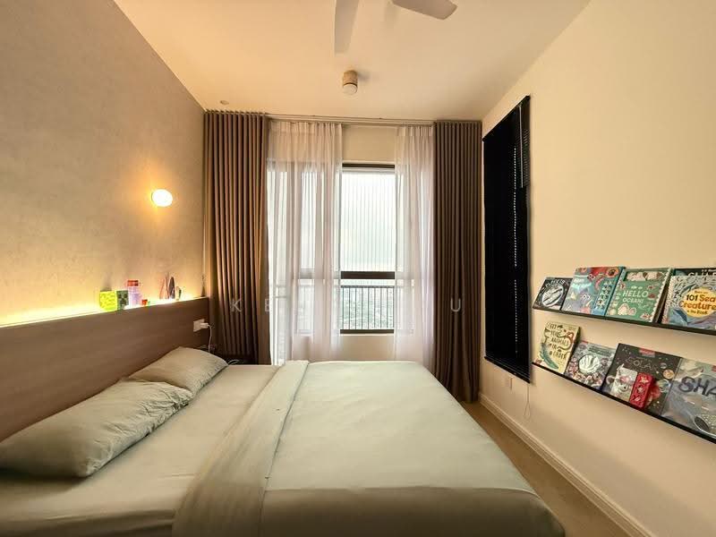 Kediaman Servis untuk Dijual di Kenwingston Platz - Kent Lau - Bedroom - PropertyGuru.com.my