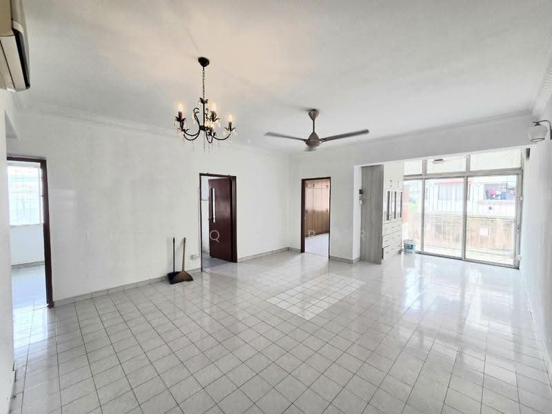 Pangsapuri untuk Dijual di Ixora Apartments - Thoriq Suparman - Living Room - PropertyGuru.com.my