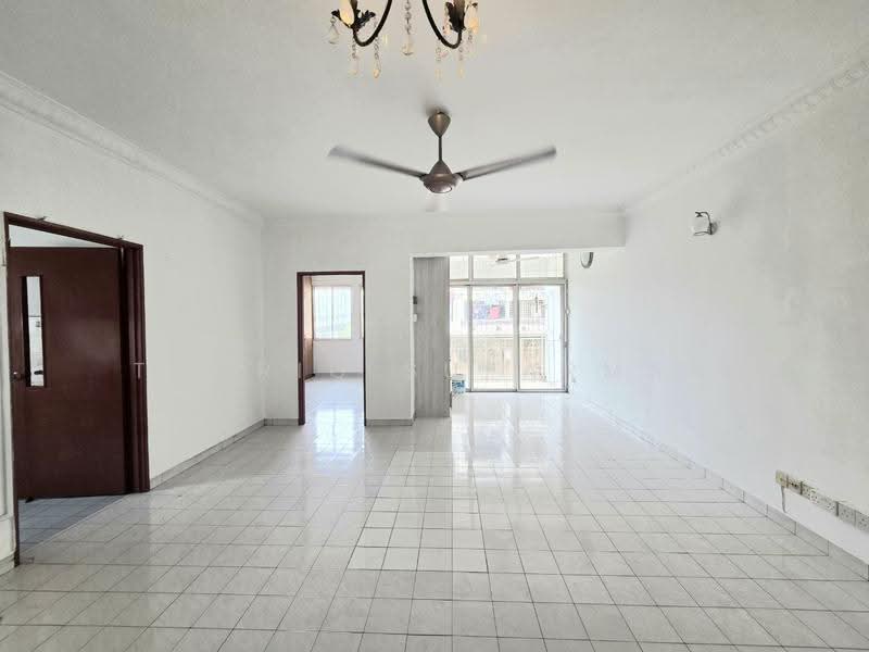 Pangsapuri untuk Dijual di Ixora Apartments - Thoriq Suparman - Living Room - PropertyGuru.com.my