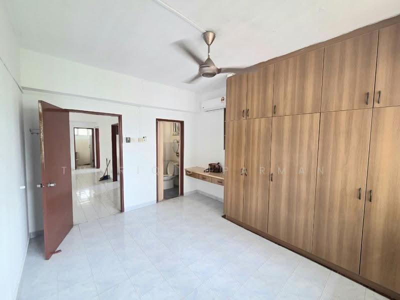 Pangsapuri untuk Dijual di Ixora Apartments - Thoriq Suparman - Bedroom - PropertyGuru.com.my