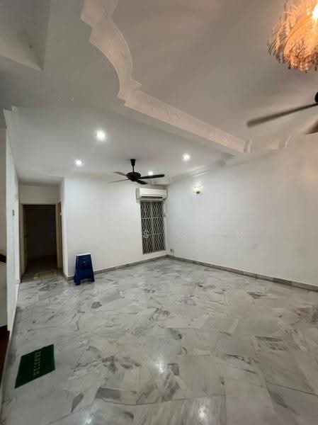 Terraced House for Sale in Bandar Kinrara Seksyen 1 (Bandar Kinrara) - James Chen - Living Room - PropertyGuru.com.my