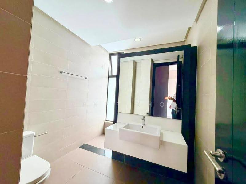 Rumah Teres untuk Disewa di Medini (Iskandar Puteri (Nusajaya)) - Zephyr Khoo - Bathroom - PropertyGuru.com.my
