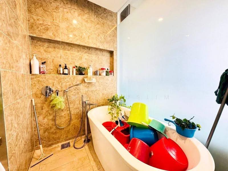 Kediaman Servis untuk Dijual di Dorsett Residences Bukit Bintang - Ahmad Muslim - Bathroom - PropertyGuru.com.my