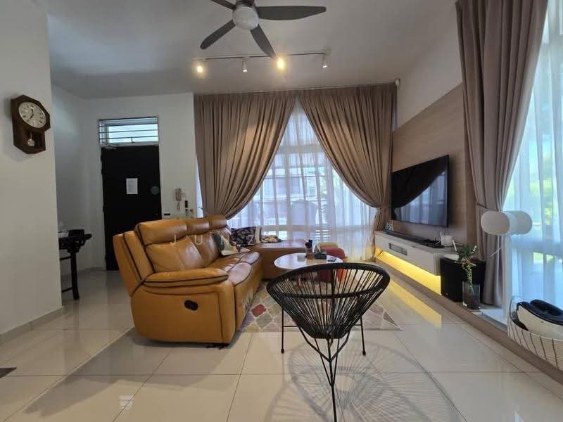 2-storey Terraced House for Sale in Taman Mount Austin (Tebrau) - Junz Liew - Living Room - PropertyGuru.com.my