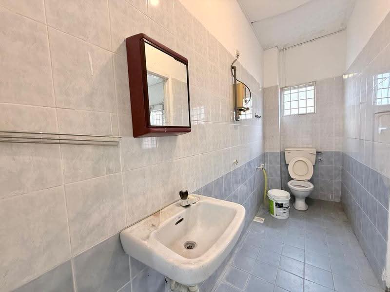 2-storey Terraced House for Rent in Klang (Selangor) - Elaine Tan - Bathroom - PropertyGuru.com.my