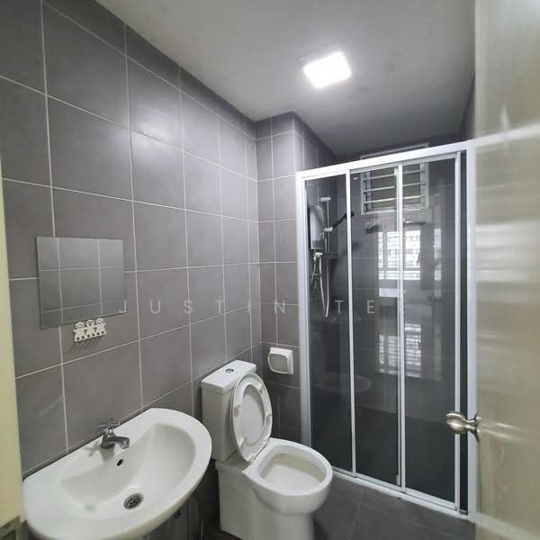 Kediaman Servis untuk Disewa di Savanna Executive Suite @ Southville City - Justin Tee - Bathroom - PropertyGuru.com.my