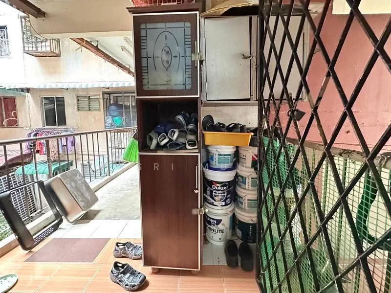 Rumah Flat untuk Dijual di Flat Pandan Jaya - Basri Munir - Balcony - PropertyGuru.com.my