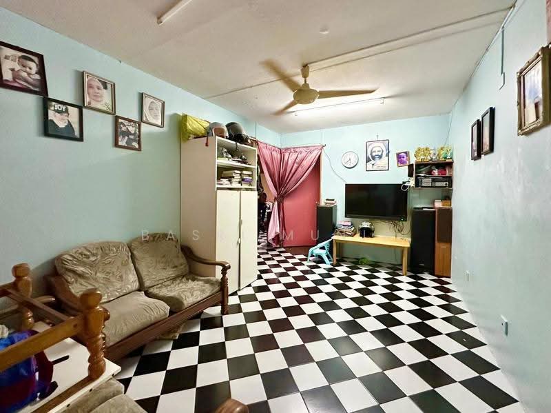 Rumah Flat untuk Dijual di Flat Pandan Jaya - Basri Munir - Living Room - PropertyGuru.com.my