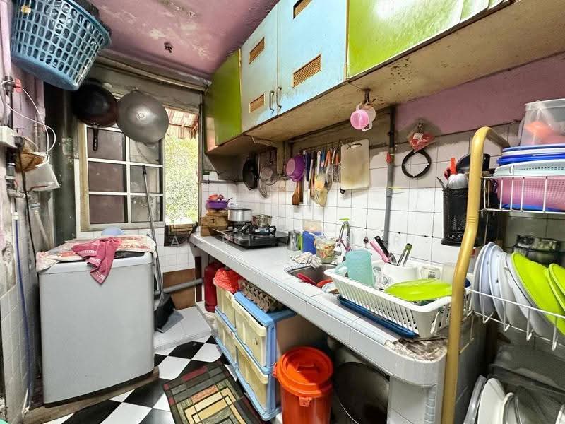 Rumah Flat untuk Dijual di Flat Pandan Jaya - Basri Munir - Kitchen - PropertyGuru.com.my