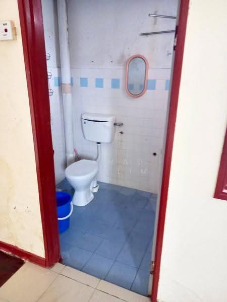 Apartment for Sale at Apartment Okid - Ahmad Muslim - Bathroom - PropertyGuru.com.my