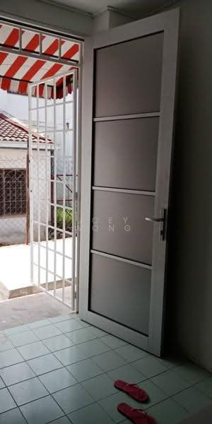 Rumah Teres 2-Tingkat untuk Disewa di Usj 12 (Subang Jaya) - Joey Wong - Entrance - PropertyGuru.com.my
